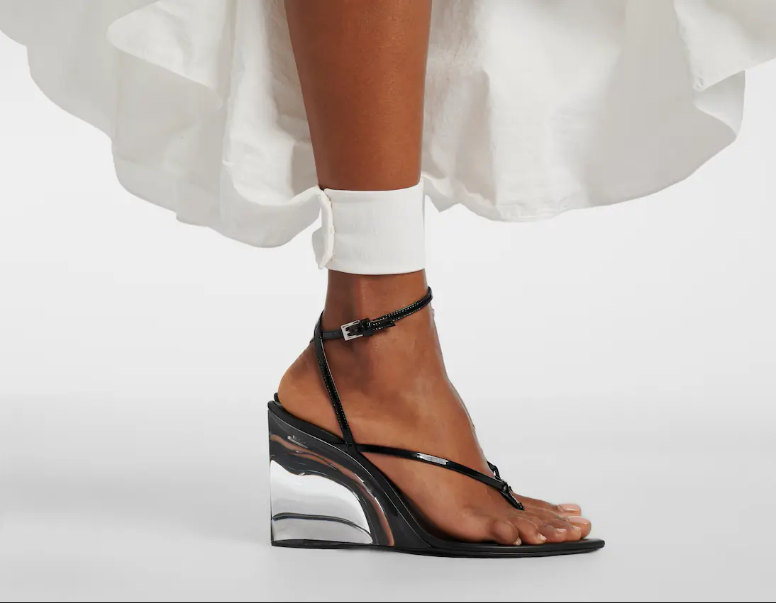 ALAÏA — ARCHITECTURAL THONG HEELS