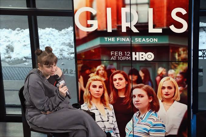 Fans reacting online to HBO's announcement of a Girls revival